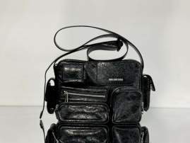 Picture of Balenciaga Handbags _SKUfw230464558fw